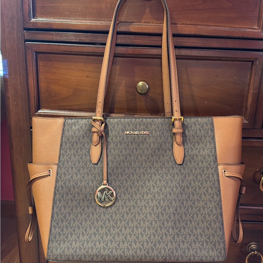 Michael Kors Signature Tote Bag
